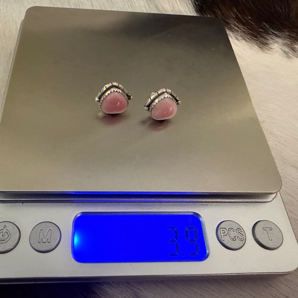 ❤️ Queen Pink Conch Navajo Style Heart Stud Earrings Matte Brushed Sterling 3.9G - Picture 10 of 14